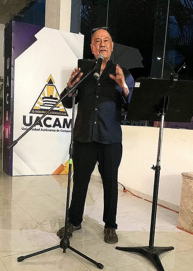 Eduardo Aguilar Zarandona durante una conferencia en la UACAM